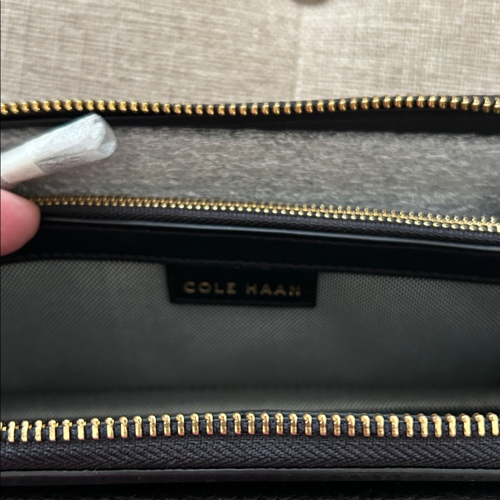 NWOT Black Pebbled Leather Cole Haan Zip Around Wallet—$20 - Picture 2 of 3
